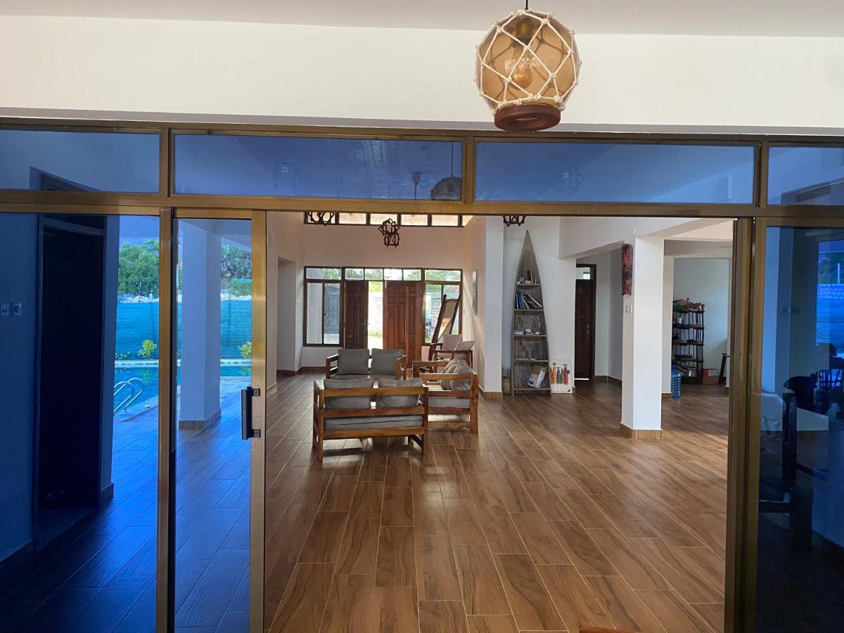 Private Backdoor Villa With Big Swimming Pool And Services Of Chef Included 迪亚尼海滩 外观 照片