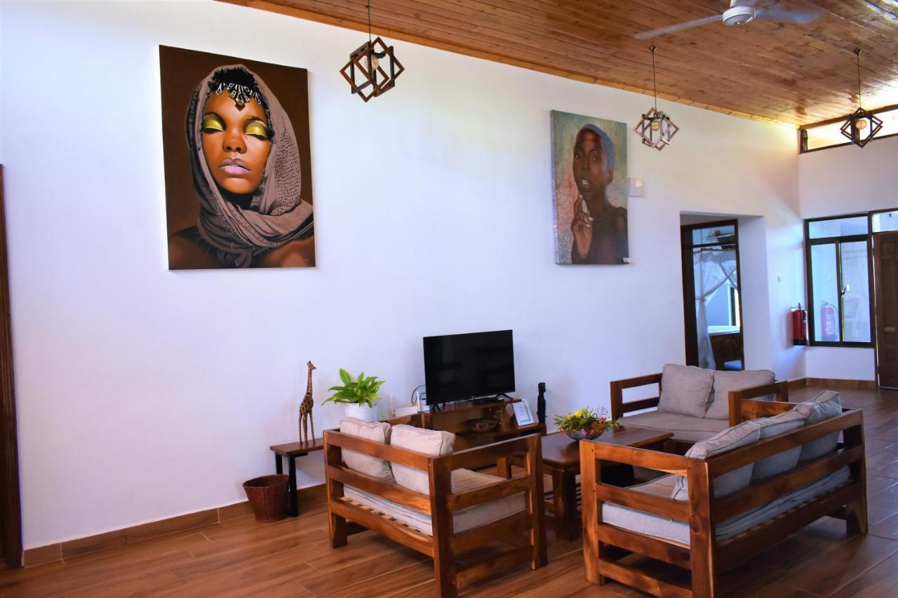 Private Backdoor Villa With Big Swimming Pool And Services Of Chef Included 迪亚尼海滩 外观 照片