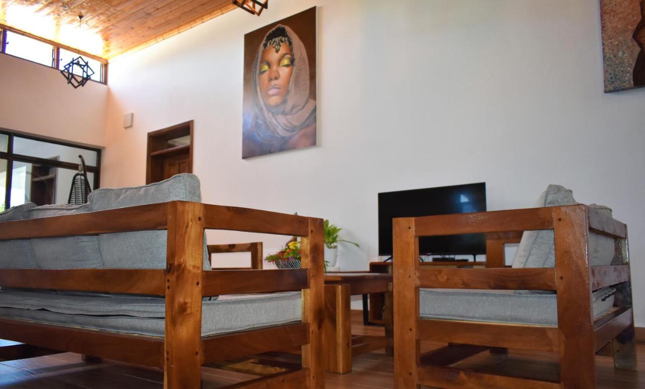 Private Backdoor Villa With Big Swimming Pool And Services Of Chef Included 迪亚尼海滩 外观 照片