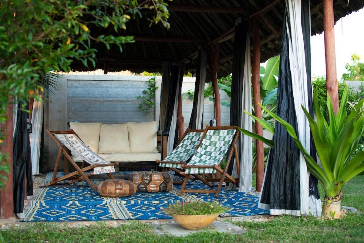 Private Backdoor Villa With Big Swimming Pool And Services Of Chef Included 迪亚尼海滩 外观 照片