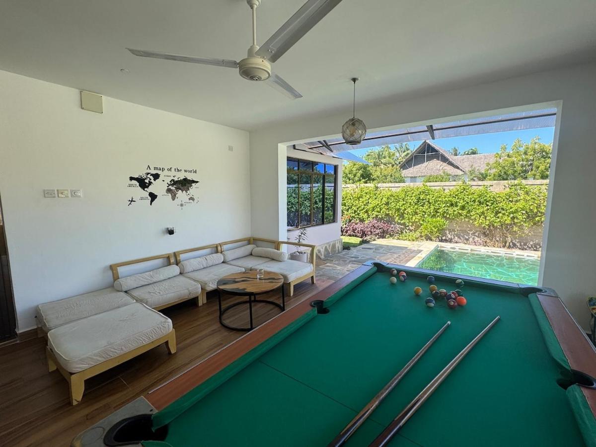 Private Backdoor Villa With Big Swimming Pool And Services Of Chef Included 迪亚尼海滩 外观 照片