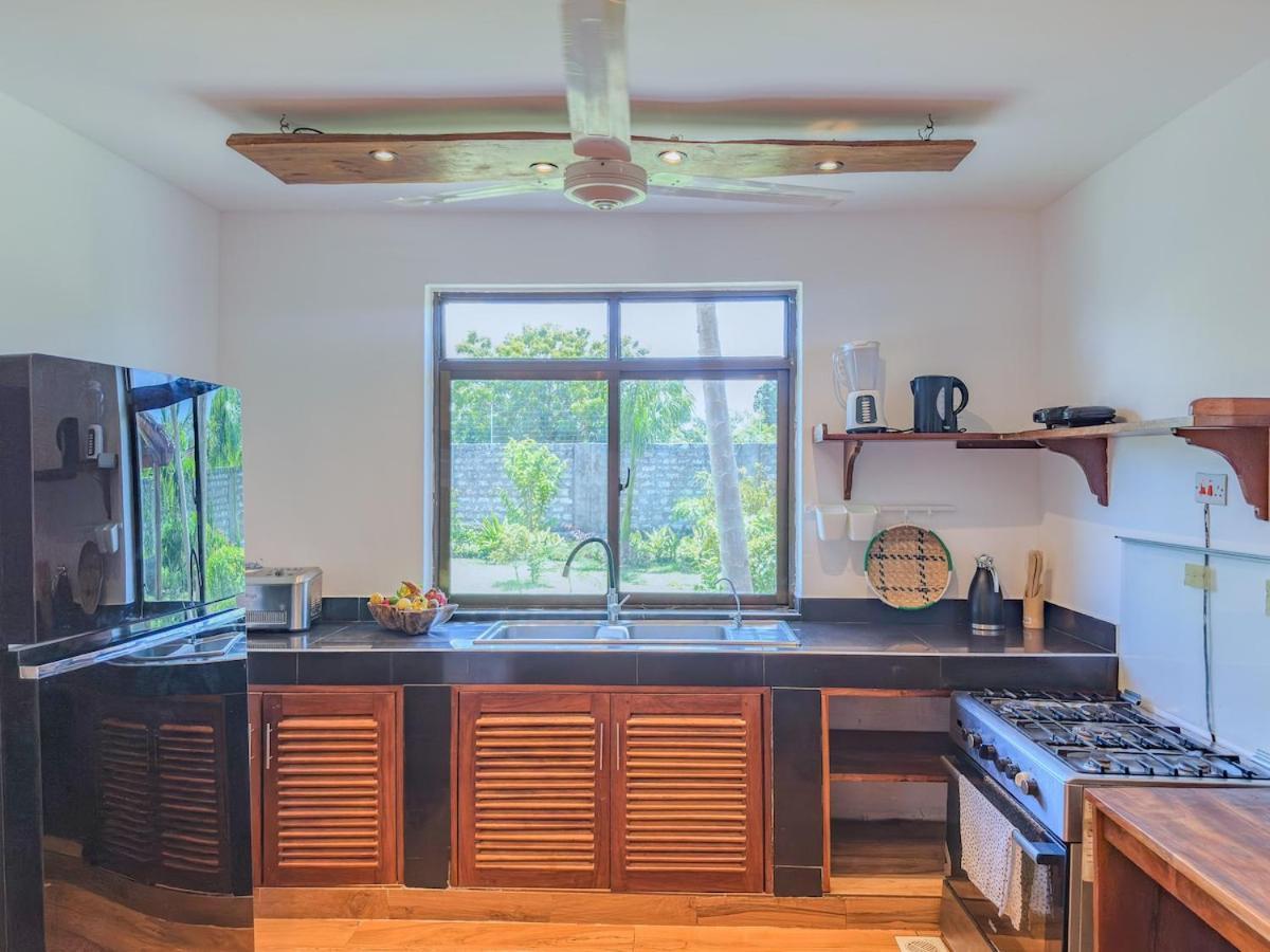 Private Backdoor Villa With Big Swimming Pool And Services Of Chef Included 迪亚尼海滩 外观 照片