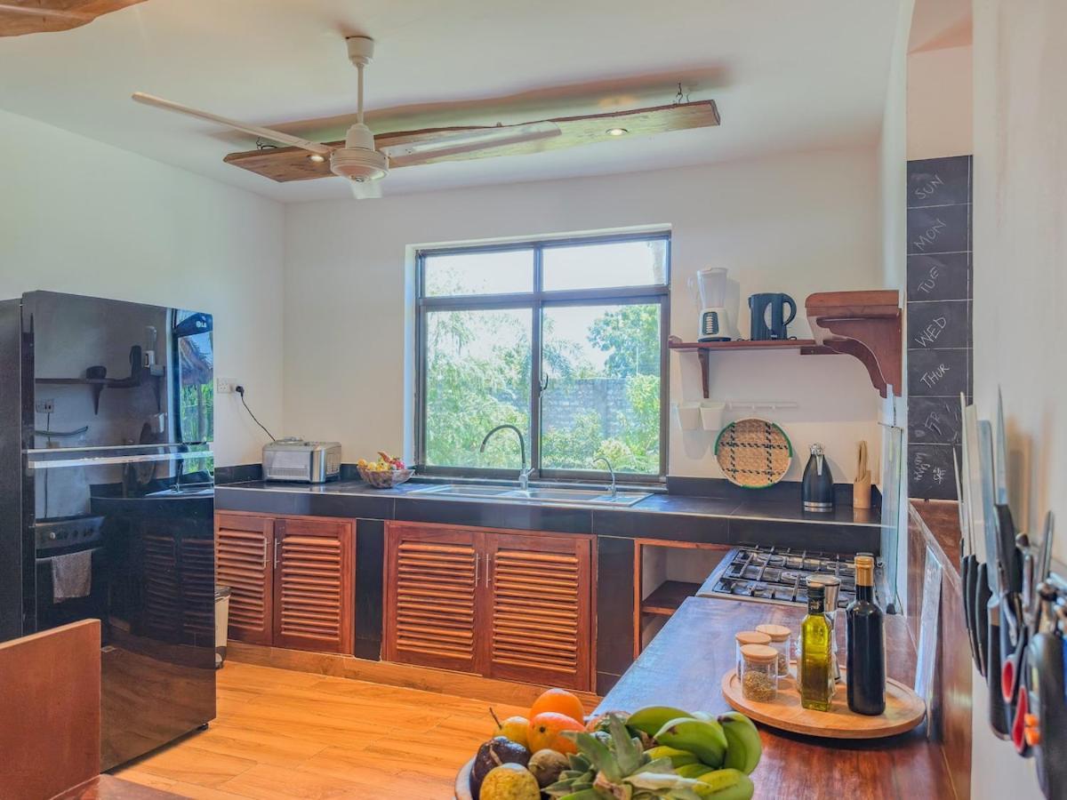 Private Backdoor Villa With Big Swimming Pool And Services Of Chef Included 迪亚尼海滩 外观 照片