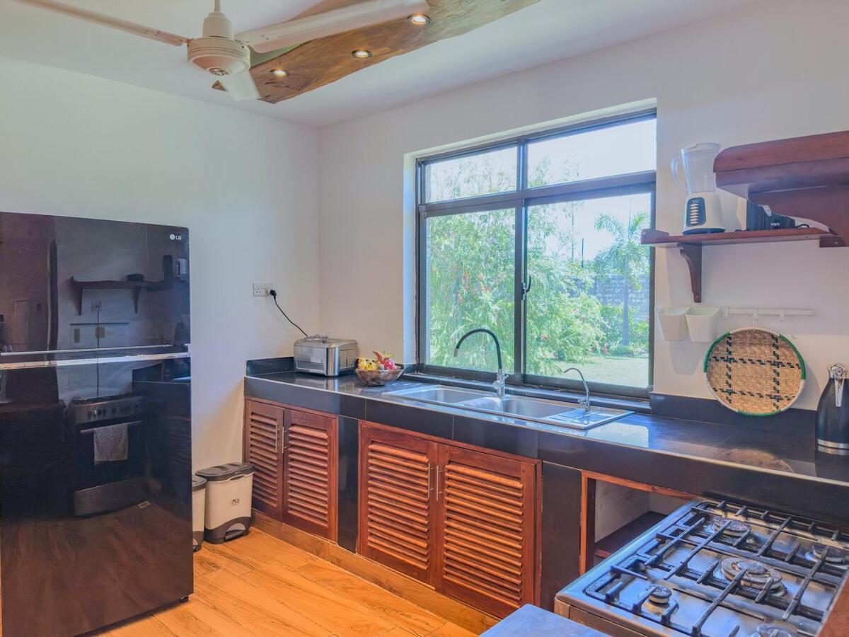 Private Backdoor Villa With Big Swimming Pool And Services Of Chef Included 迪亚尼海滩 外观 照片