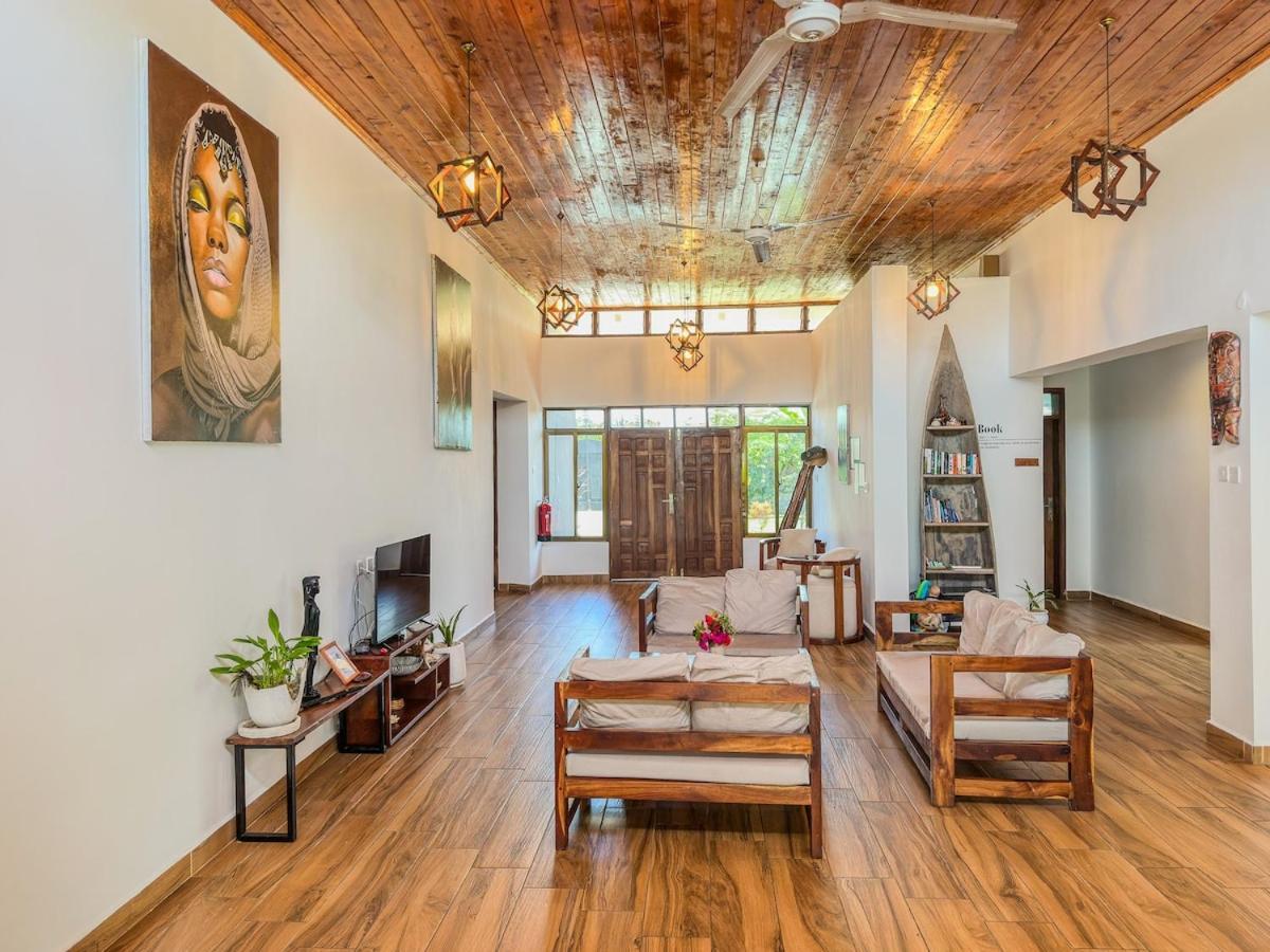 Private Backdoor Villa With Big Swimming Pool And Services Of Chef Included 迪亚尼海滩 外观 照片