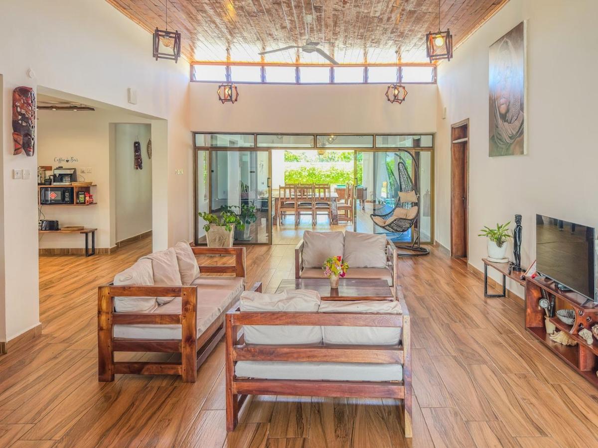 Private Backdoor Villa With Big Swimming Pool And Services Of Chef Included 迪亚尼海滩 外观 照片