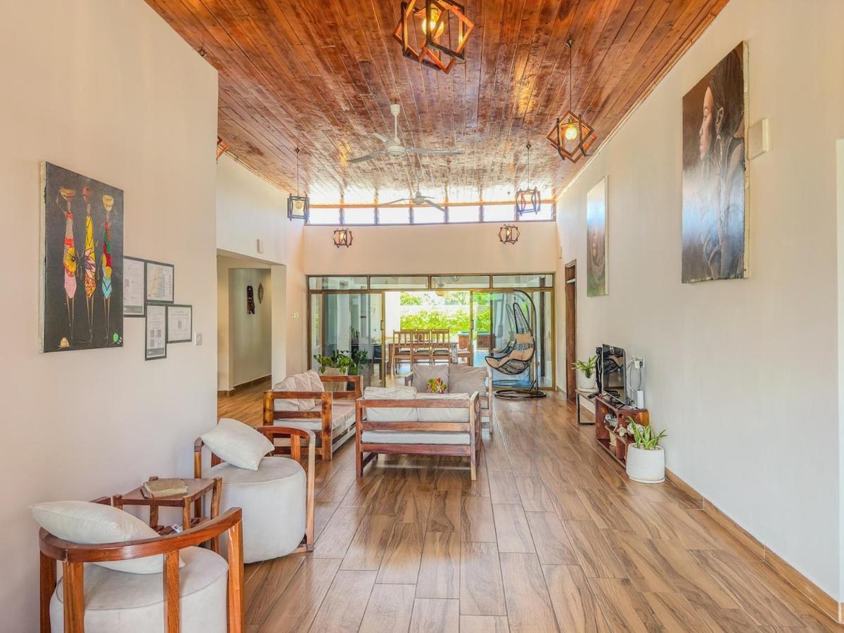 Private Backdoor Villa With Big Swimming Pool And Services Of Chef Included 迪亚尼海滩 外观 照片